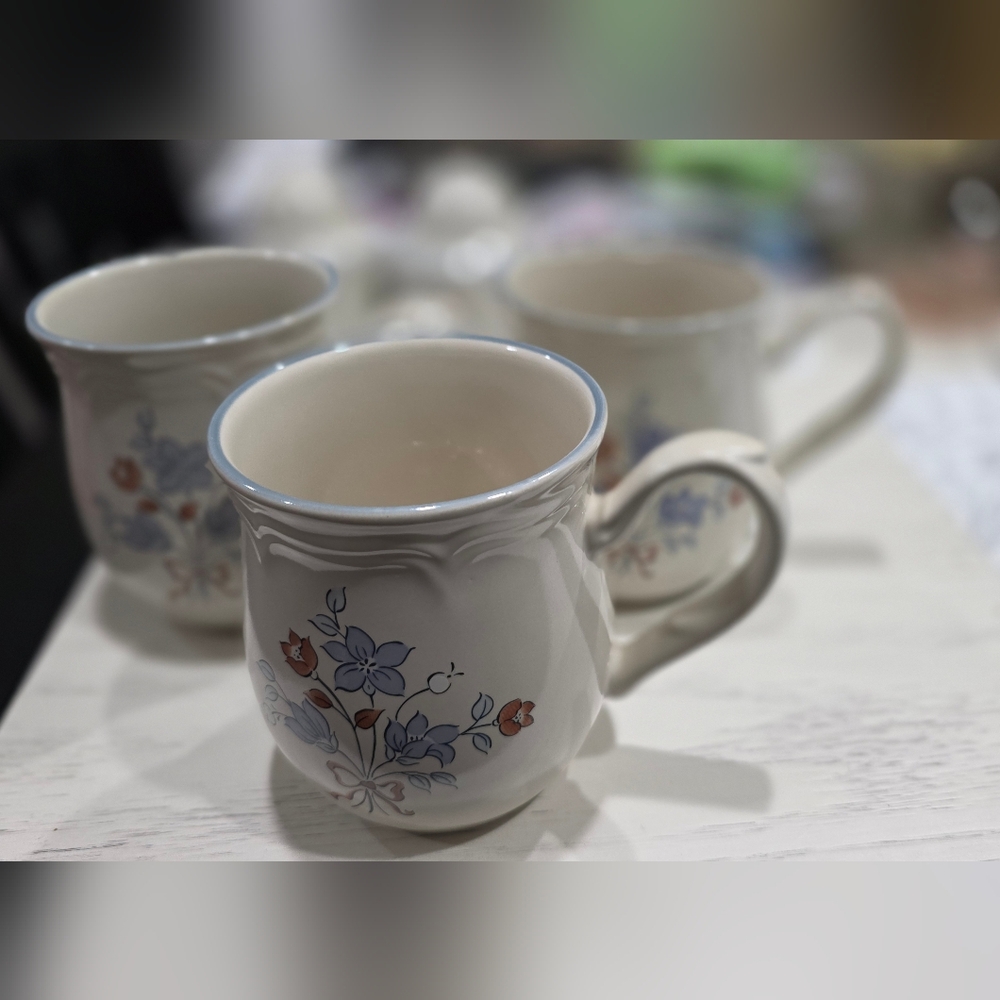 Vintage Cordelle Floral Ceramic Mug Set - Cream and Blue